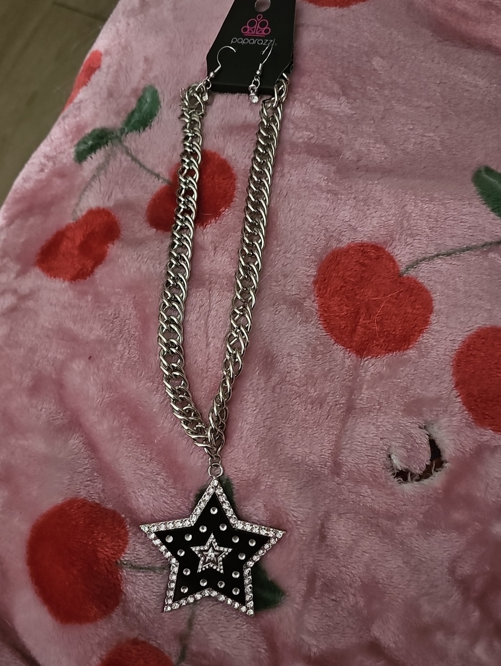 paparazzi Black and Silver Star Pendant Necklace